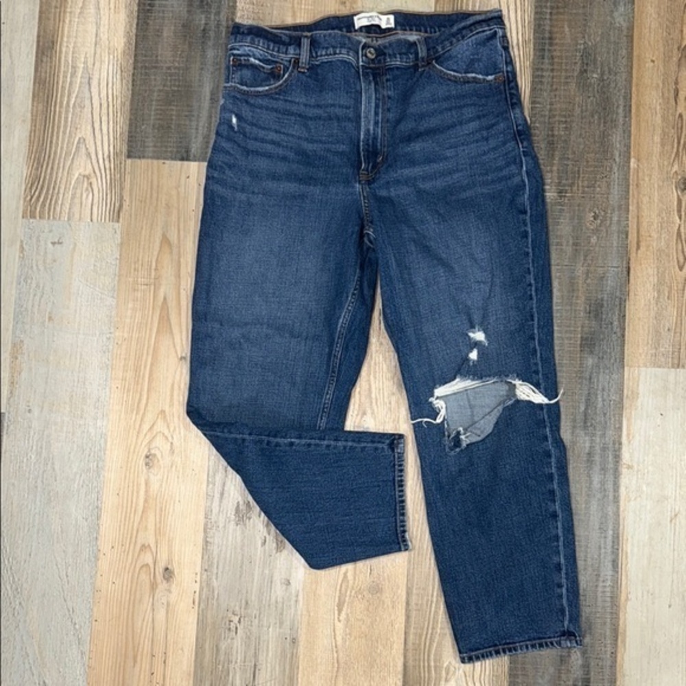 Abercrombie & Fitch the mom high rise jeans